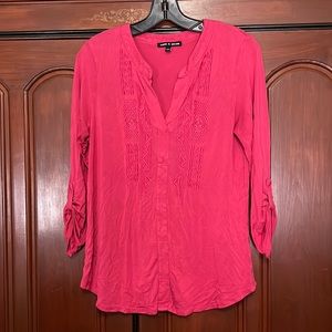Cable & Gauge Cute Coral V Neck Size Medium